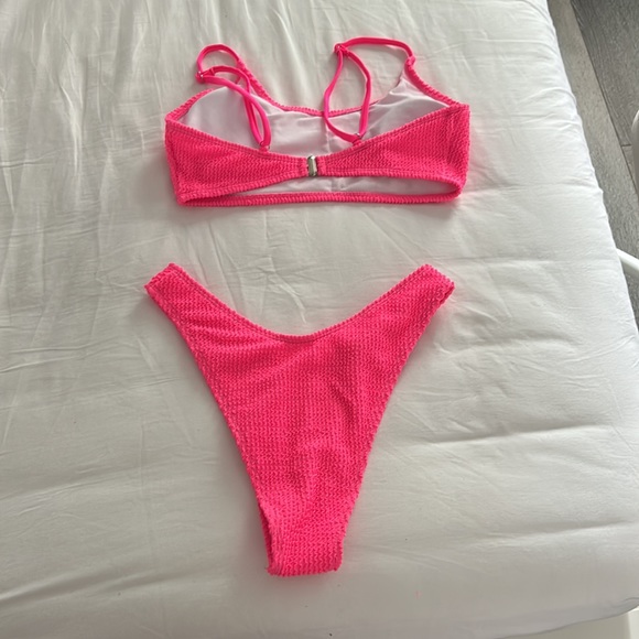 Hot pink bikini - Picture 2 of 2